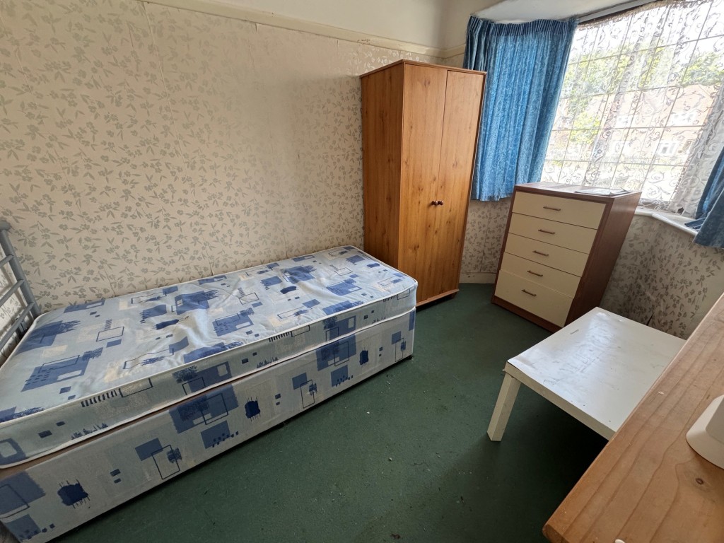 Lot: 131 - THREE-BEDROOM SEMI-DETACHED BUNGALOW WITH PARKING - Bedroom 3